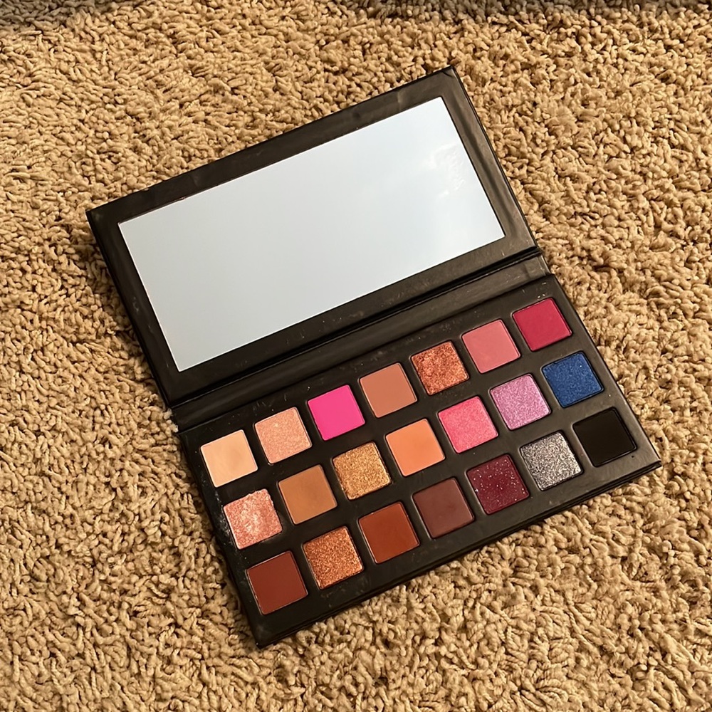 Kylie Cosmetics Sipping Pretty eyeshadow pallet